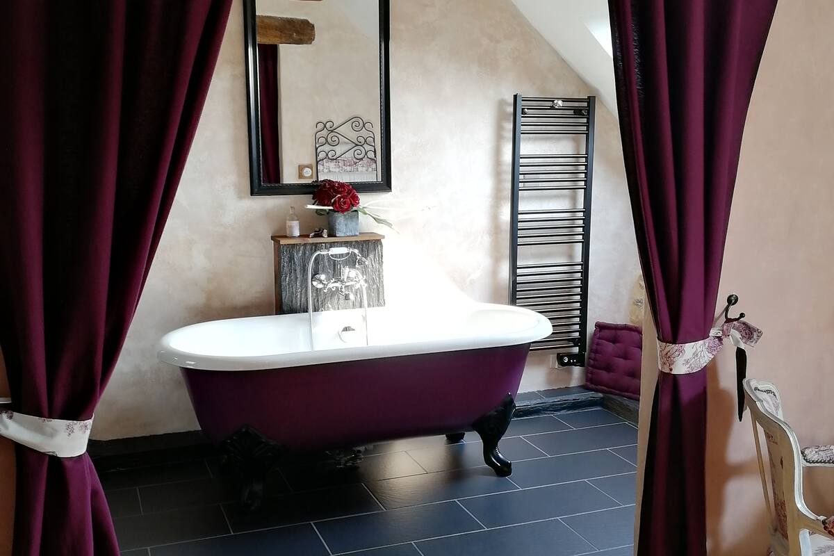 Deluxe Double Room, 1 Queen Bed (La Romantique) | Free WiFi
