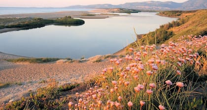 Ideal apartment for families and groups - just a few steps from the sea