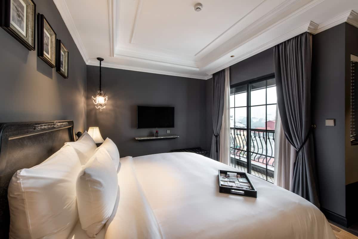 executive room | 1 bedroom, hypo-allergenic bedding, minibar, in-room safe