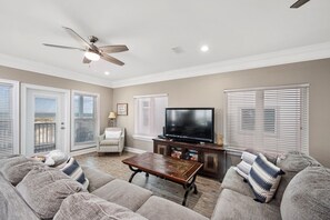 House, Multiple Bedrooms | Living room
