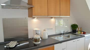 Apartment, 1 Bedroom | Private kitchen | Full-size fridge, microwave, oven, stovetop