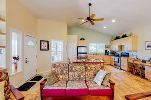 Televisión y chimenea 