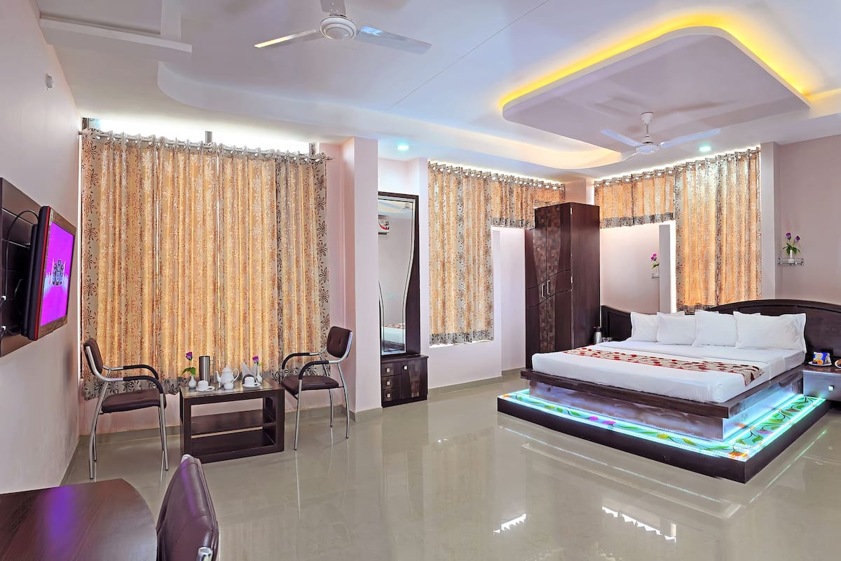 Padmini Suite | Soundproofing, rollaway beds, free WiFi