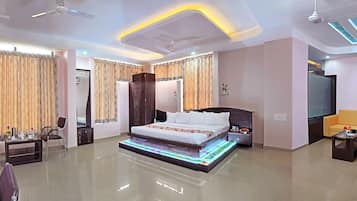 Padmini Suite | Soundproofing, rollaway beds, free WiFi