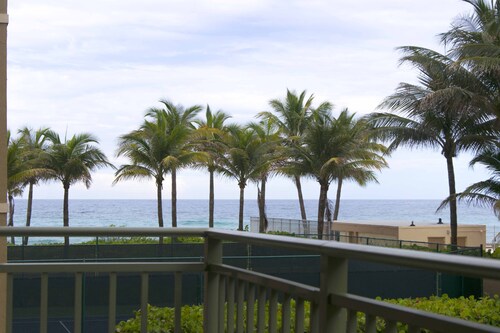 GREAT BEACHFRONT CONDO