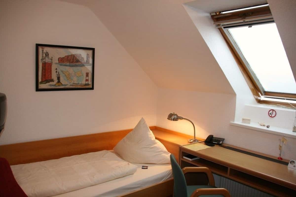 Habitación individual, 1 cama individual | Escritorio, camas extra, wifi gratis y ropa de cama 