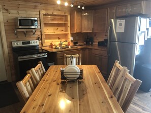 Full-size fridge, microwave, oven, stovetop