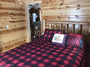 2 bedrooms, free WiFi, bed sheets - Rustic Cabin Getaway (Beaverton)