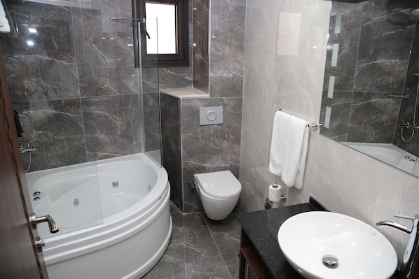 Family Suite | Bathroom - Paris Prestige (Izmir)