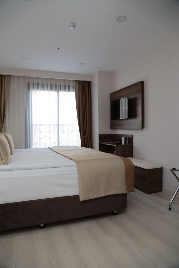 Family Suite | In-room safe, blackout drapes, soundproofing, free WiFi