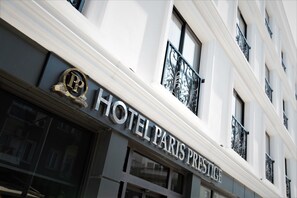 Front of property - Hotel Paris Prestige (Izmir)
