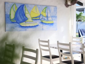 Se sirven desayunos, almuerzos, cenas y cocina local e internacional
