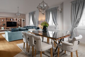 Villa | Wohnbereich | Flachbildfernseher