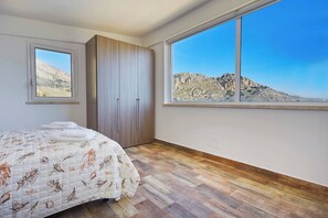 3 Schlafzimmer, Zimmersafe, Bügeleisen/Bügelbrett, Reisekinderbett