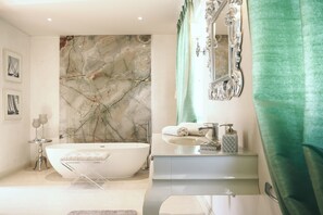 Villa | Bathroom