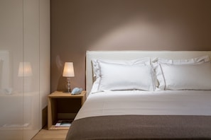 2 habitaciones, tabla de planchar con plancha, cunas y wifi gratis 