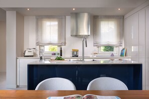 Villa | Eigene Küche | Großer Kühlschrank, Mikrowelle, Ofen, Herdplatte