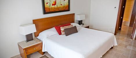 2 Schlafzimmer, Schreibtisch