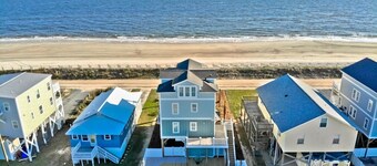 Knot A Care 4 Bedroom Home by RedAwning
