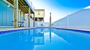 House, 4 Bedrooms | Pool