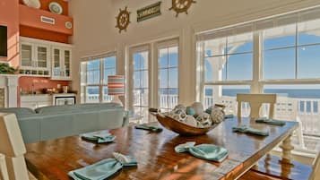 House, 4 Bedrooms | Dining