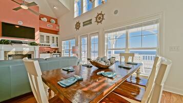 House, 4 Bedrooms | Dining