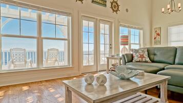 House, 4 Bedrooms | Living area