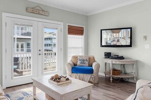 Duplex, 3 Bedrooms | Living area