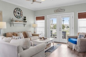 Duplex, 3 Bedrooms | Living area