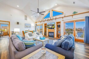 Smart TV, DVD player, foosball, books - Oceanside Dog Friendly Home w/ Pool, Hot Tub, Game Room, Community Pool/Tennis (Waves)
