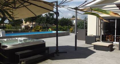 Charmantes 5 Schlafzimmer Pool und Spa Villa