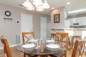 Toetasjesleilighet, 2 soverom | Spiseområde