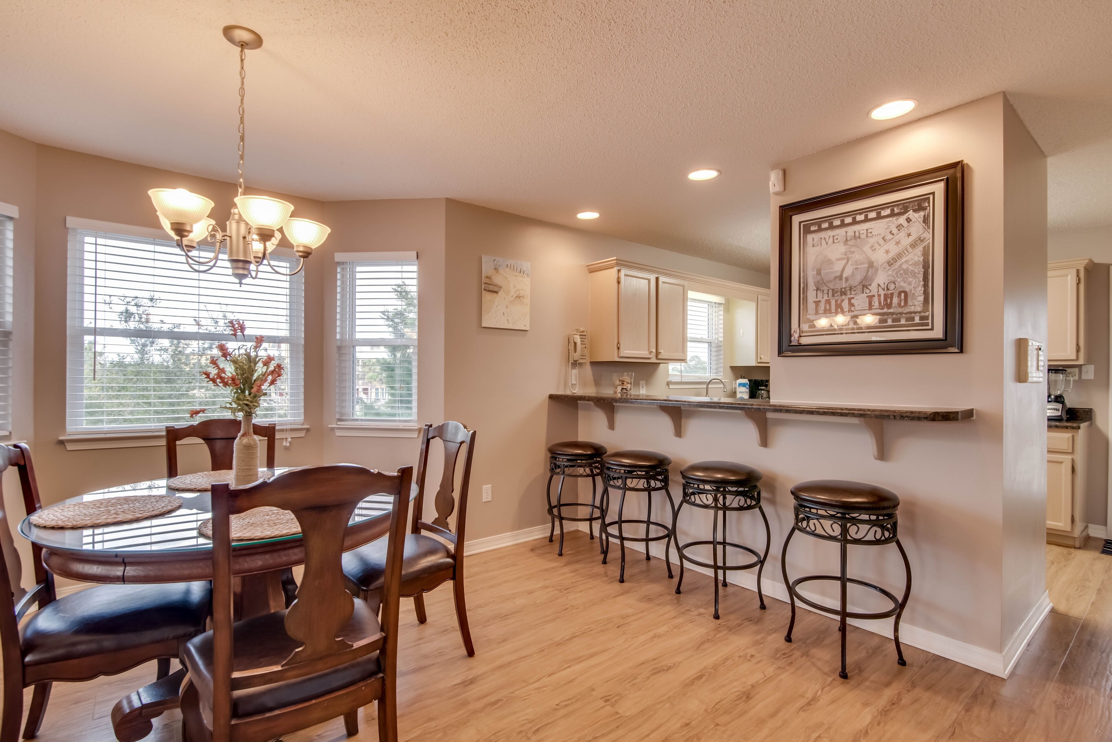 Duplex, 2 Bedrooms | Dining