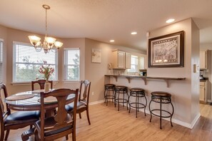 Duplex, 2 Bedrooms | Dining - Summer Palace B 2 Bedroom Duplex by RedAwning (Gulf Shores)