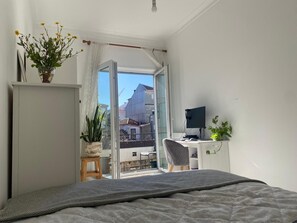 3 bedrooms, internet, bed sheets