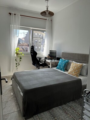 3 chambres, accès à Internet, literie fournie
