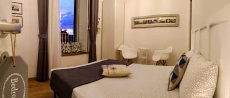 2 chambres, bureau, fer et planche Ă repasser, lit parapluie