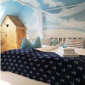 2 bedrooms, desk, travel cot, free WiFi