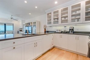 House, 3 Bedrooms | Private kitchen | Coffee/tea maker