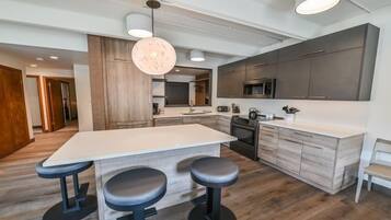 Kondominium, 3 kamar tidur | Dapur pribadi | Lemari es, oven, dan mesin pembuat kopi/teh