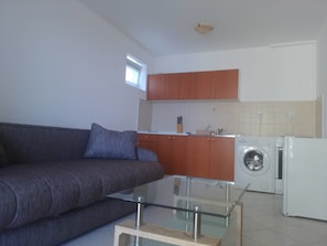 Classic Studio, 1 Double Bed with Sofa bed, Non Smoking, Sea View | Living area