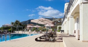 Seasonal outdoor pool - Villa Alex Becici (Becici)