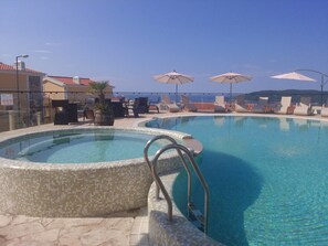 Seasonal outdoor pool - Villa Alex Becici (Becici)