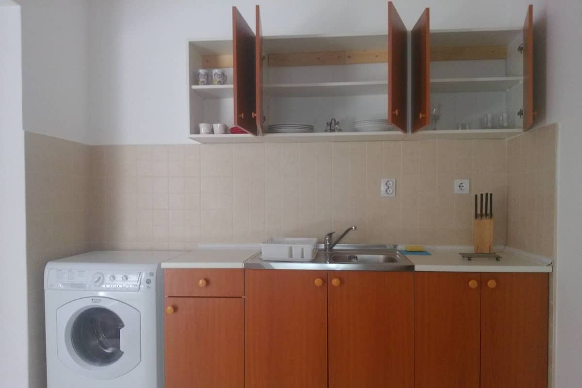 Fridge, oven, stovetop