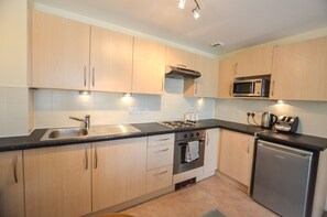 Apartment, 2 Bedrooms | Private kitchen | Microwave, oven, stovetop, cookware/dishes/utensils - Gunwharf Quays Chic Apartment (Portsmouth)