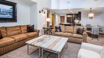 Condo, 4 Bedrooms | Living area | Smart TV