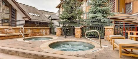 Condo, 4 Bedrooms | Property grounds