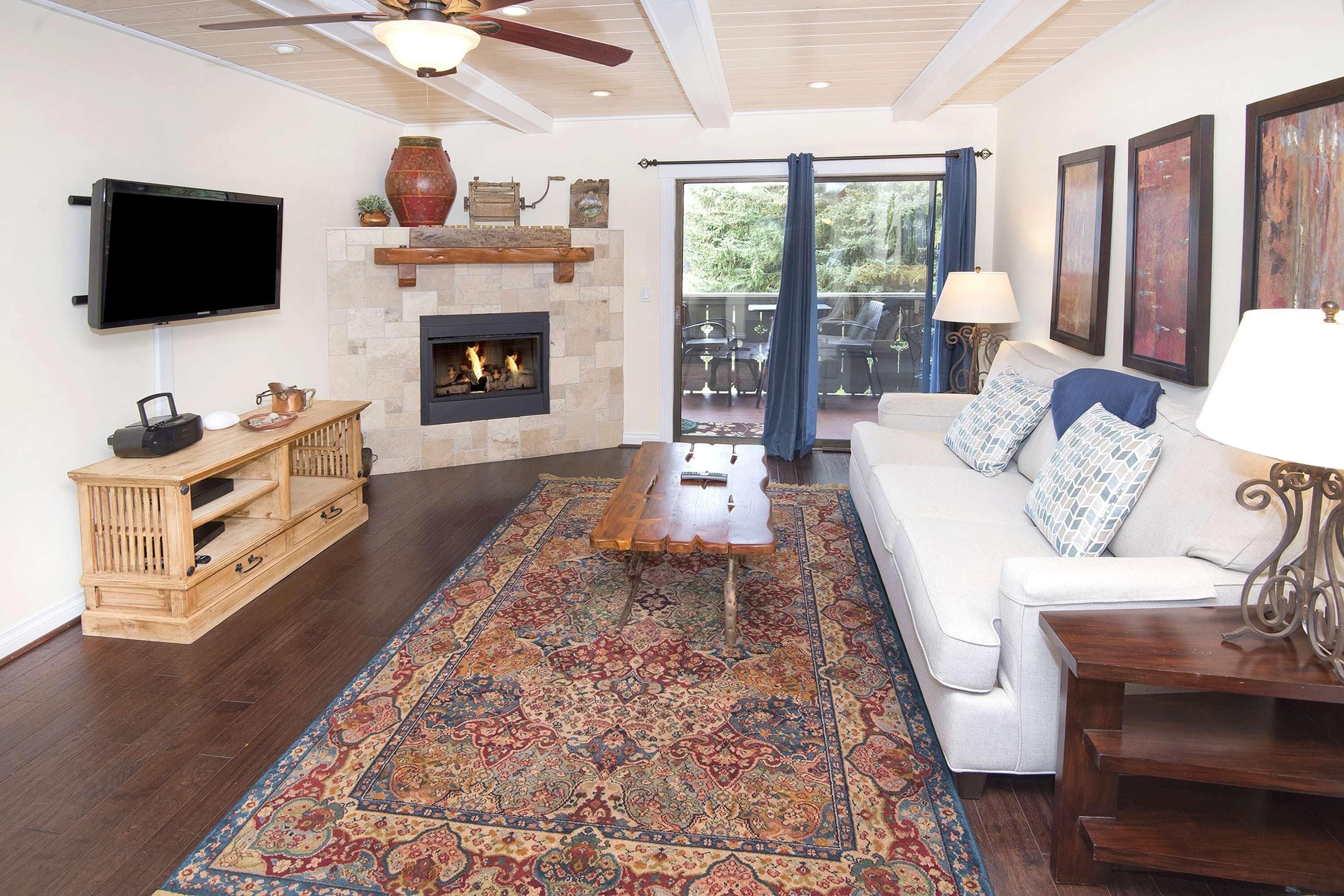 公寓客房, 2 間臥室 | 起居區 | 智慧型電視