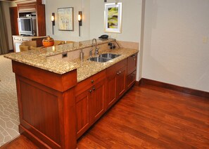 コンドミニアム 2 ベッドルーム | 専用キッチン | 冷蔵庫、電子レンジ、オーブン、食器洗い機