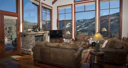 Robason 6 Bedroom Home by RedAwning
